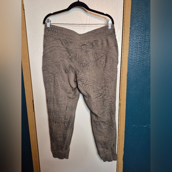 684 🦃🎄LULULEMON Warm Down Jogger 7/8 LengthTo Dye For Tye Dye - Picture 2 of 3